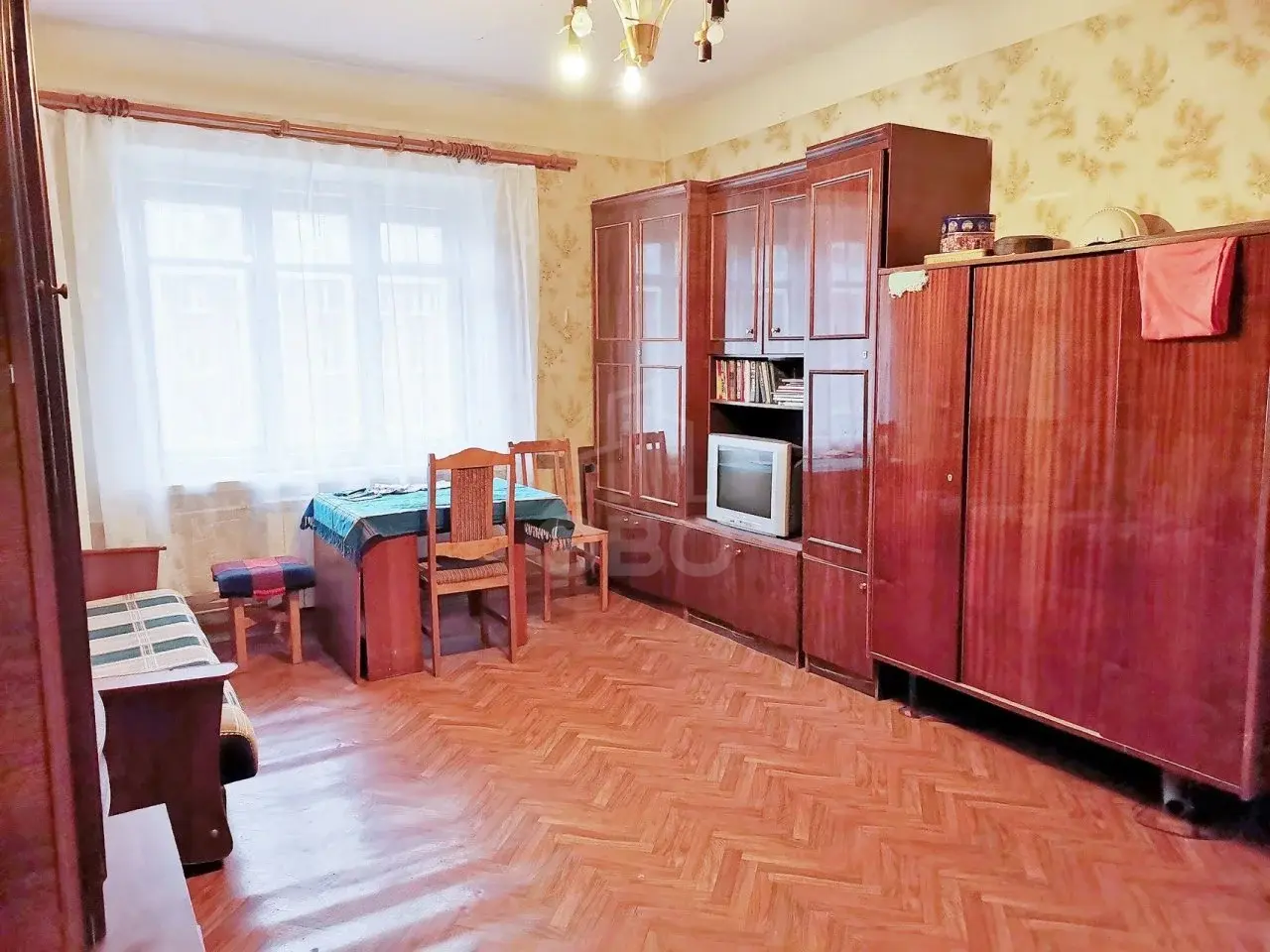 трехкомнатная квартира в Санкт-Петербурге по адресу: Ткачей ул., 48