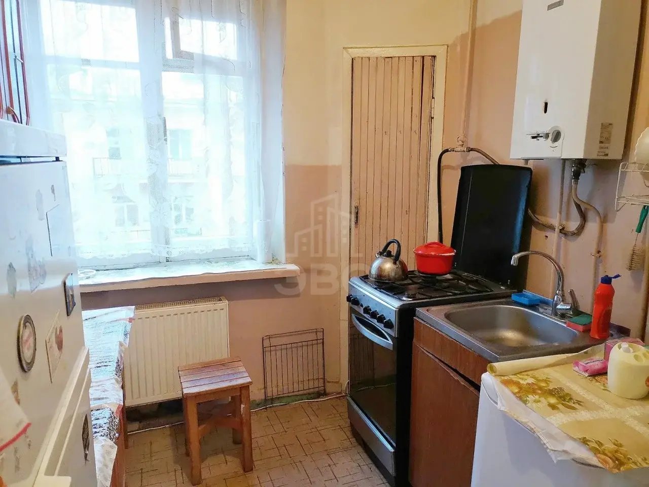 трехкомнатная квартира в Санкт-Петербурге по адресу: Ткачей ул., 48