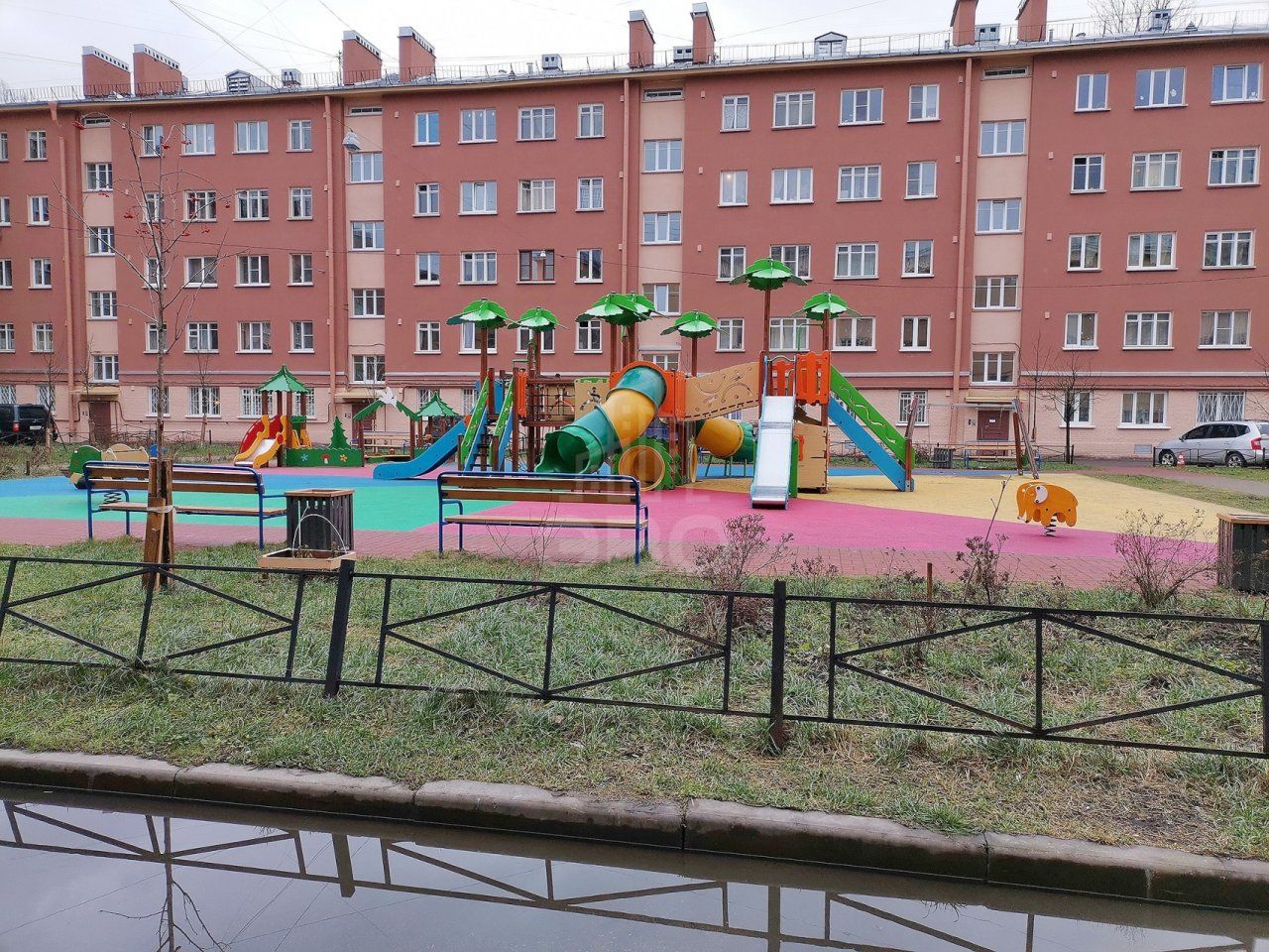 трехкомнатная квартира в Санкт-Петербурге по адресу: Ткачей ул., 48