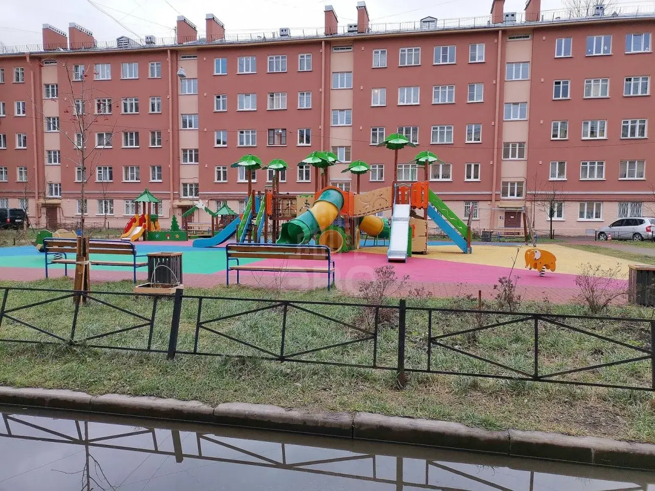 трехкомнатная квартира в Санкт-Петербурге по адресу: Ткачей ул., 48
