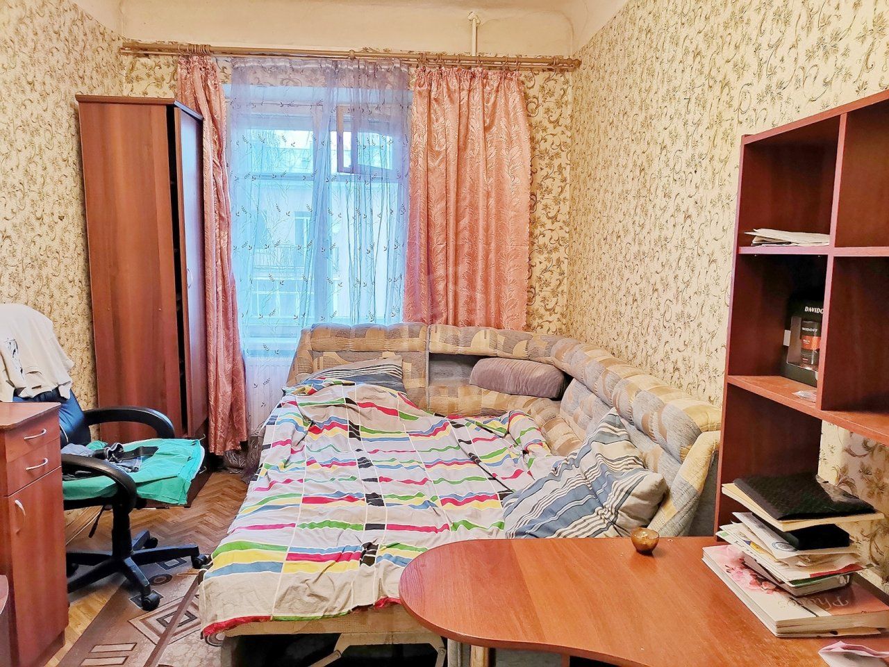 трехкомнатная квартира в Санкт-Петербурге по адресу: Ткачей ул., 48