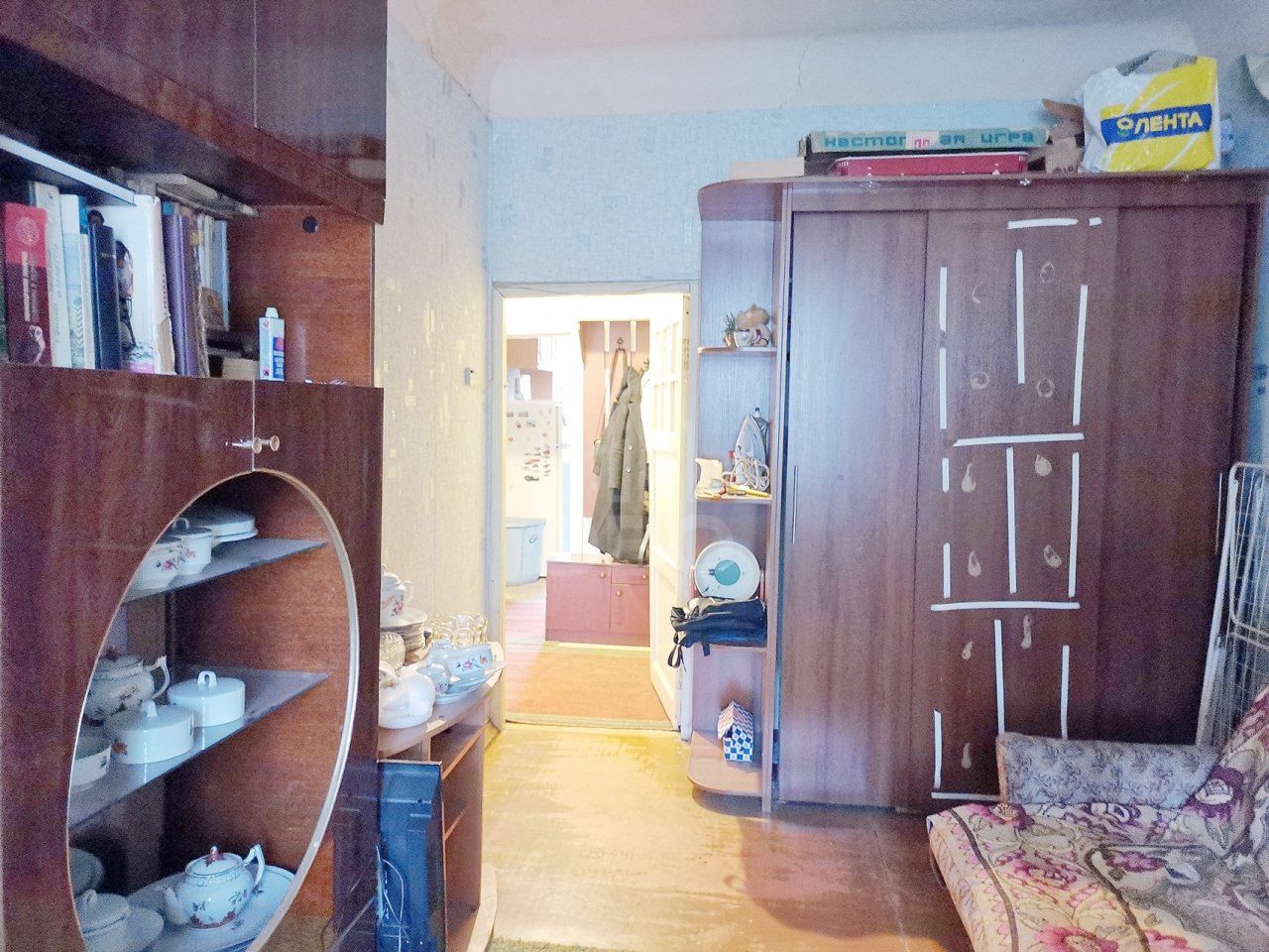 трехкомнатная квартира в Санкт-Петербурге по адресу: Ткачей ул., 48