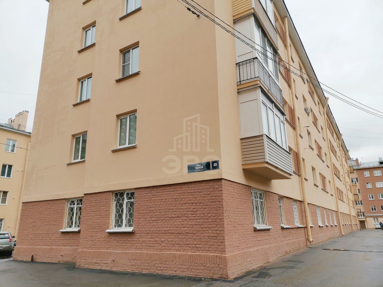 трехкомнатная квартира в Санкт-Петербурге по адресу: Ткачей ул., 48