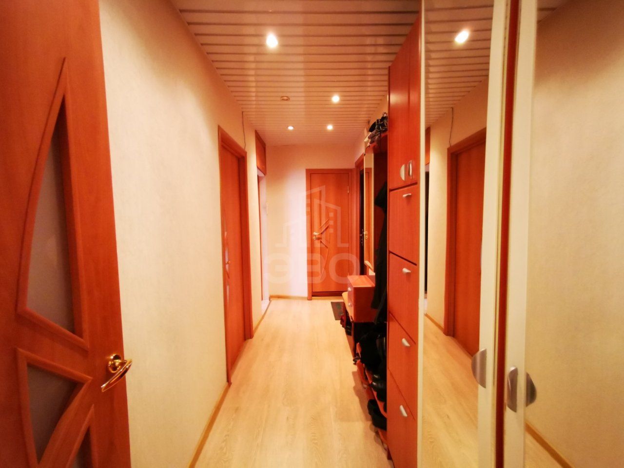 трехкомнатная квартира в Санкт-Петербурге по адресу: Петергофское ш., 7, к 1