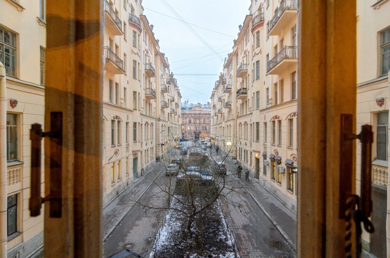 трехкомнатная квартира в Санкт-Петербурге по адресу: Рубинштейна ул., 23