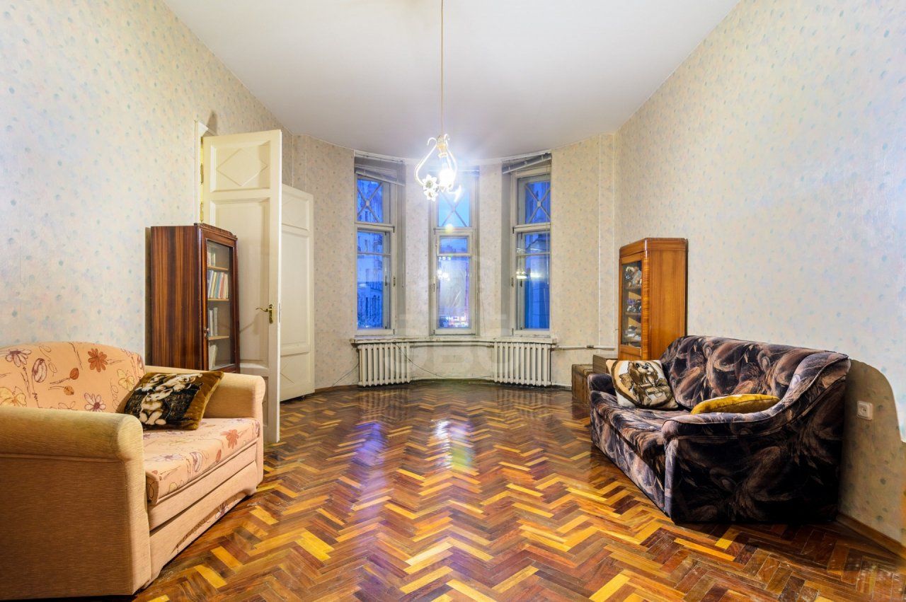 трехкомнатная квартира в Санкт-Петербурге по адресу: Рубинштейна ул., 23