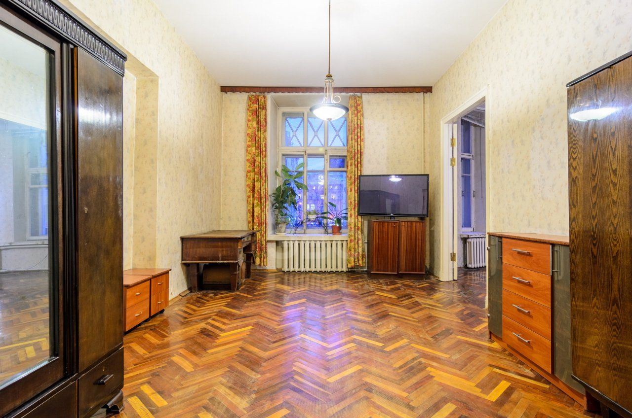 трехкомнатная квартира в Санкт-Петербурге по адресу: Рубинштейна ул., 23