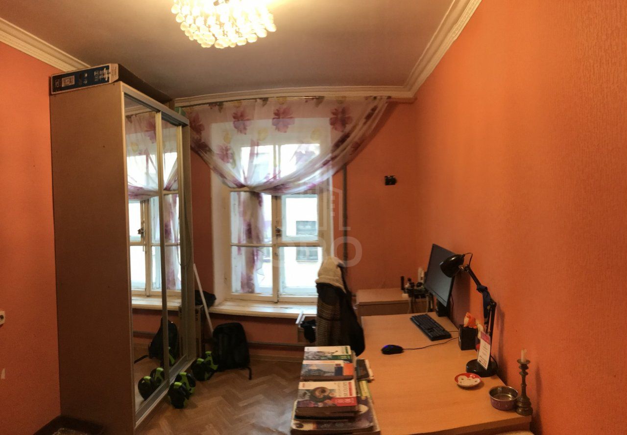 трехкомнатная квартира в Санкт-Петербурге по адресу: 4-я Красноармейская ул., 2/35