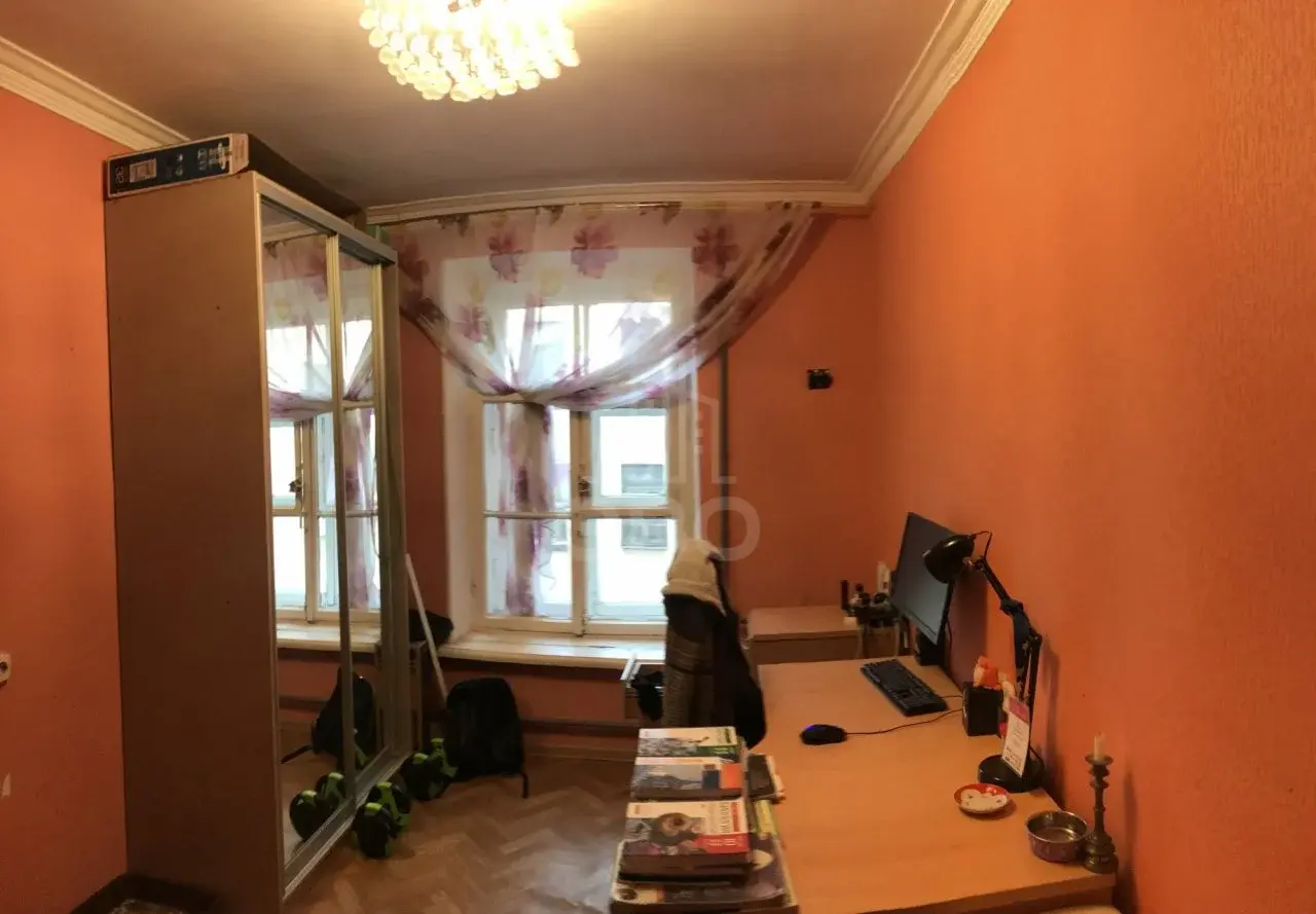 трехкомнатная квартира в Санкт-Петербурге по адресу: 4-я Красноармейская ул., 2/35