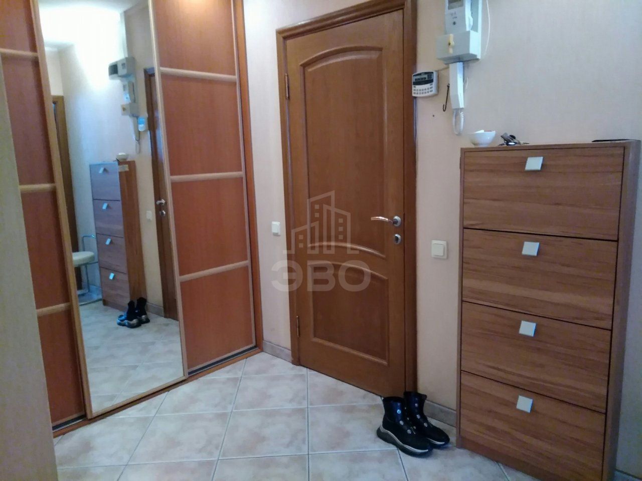 трехкомнатная квартира в Санкт-Петербурге по адресу: Маршала Казакова ул., 11