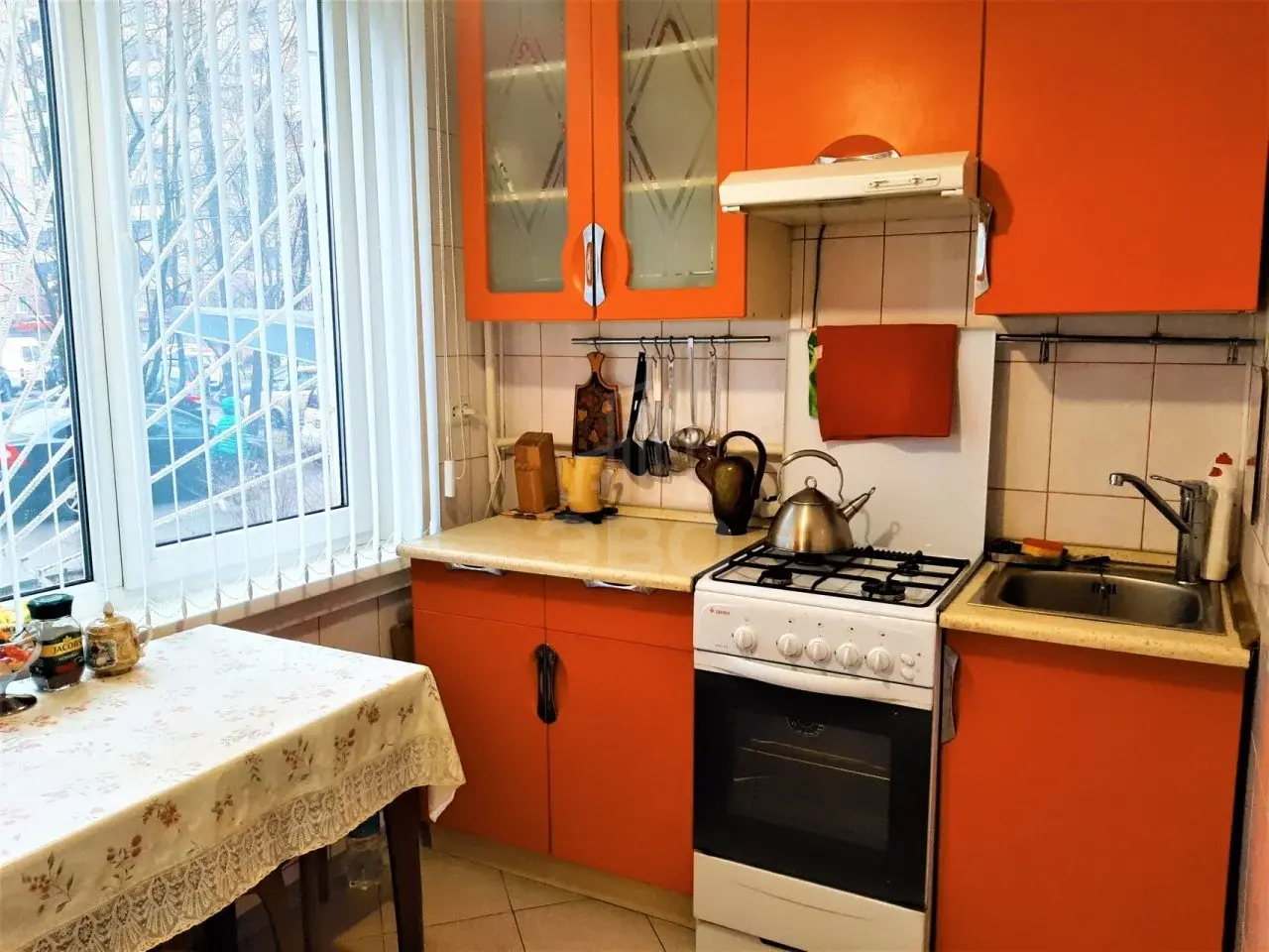 трехкомнатная квартира в Санкт-Петербурге по адресу: Ушинского ул., 23, к 1