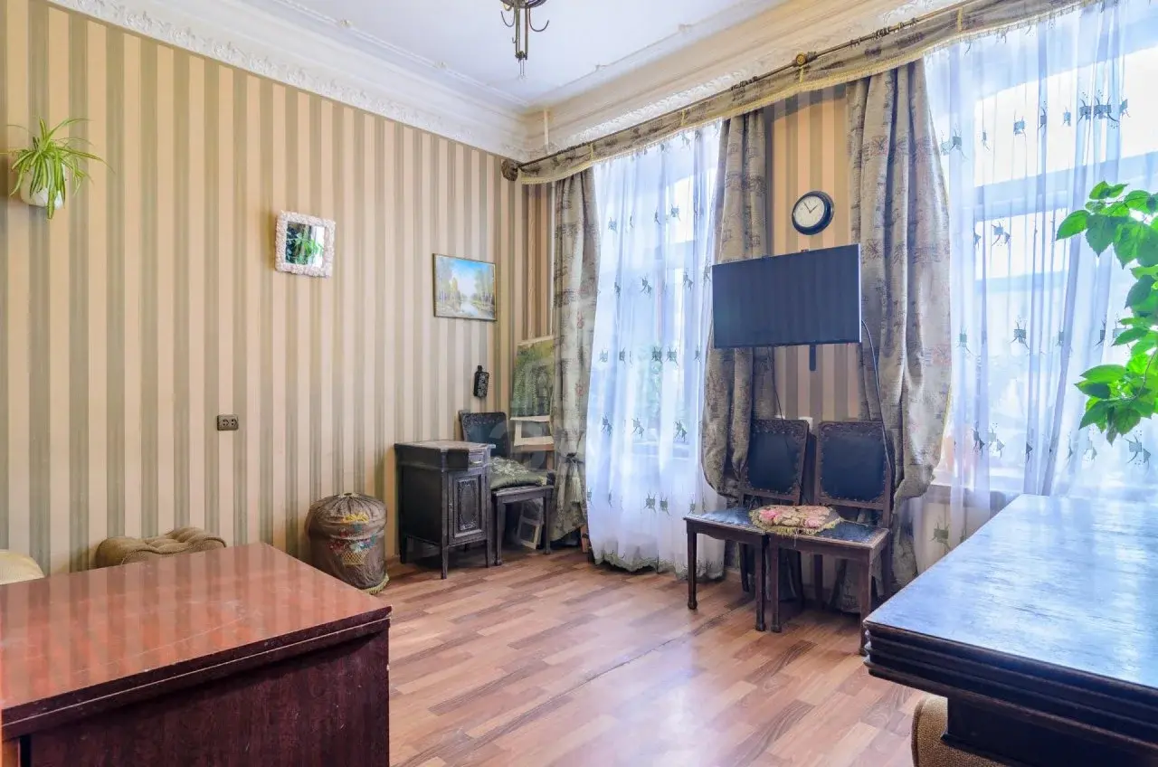 трехкомнатная квартира в Санкт-Петербурге по адресу: Реки Фонтанки наб., 183
