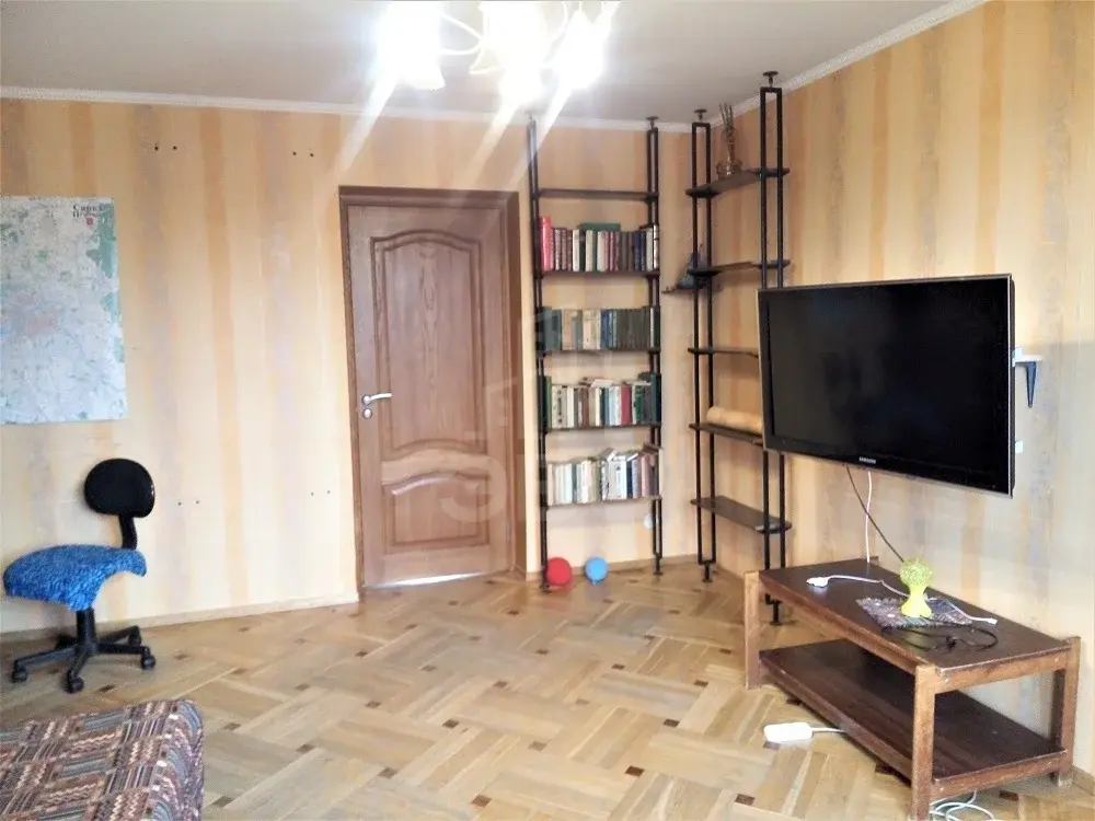 трехкомнатная квартира в Санкт-Петербурге по адресу: Подвойского ул., 50, к 3