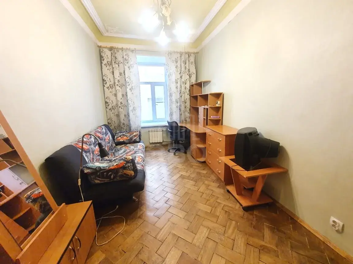 комната в Санкт-Петербурге по адресу: Лахтинская ул., 20