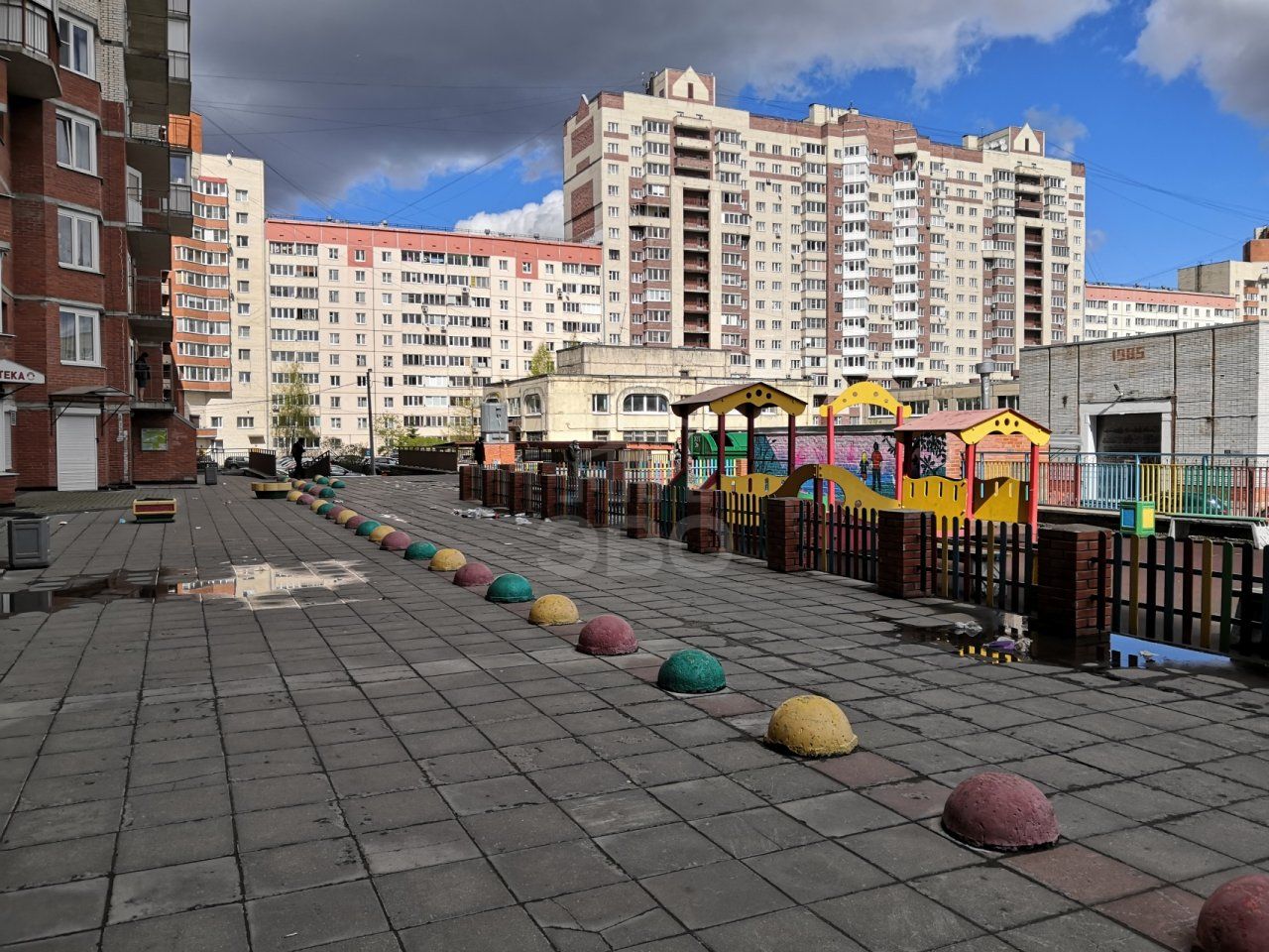 однокомнатная квартира в Санкт-Петербурге по адресу: Караваевская ул., 28, к 1