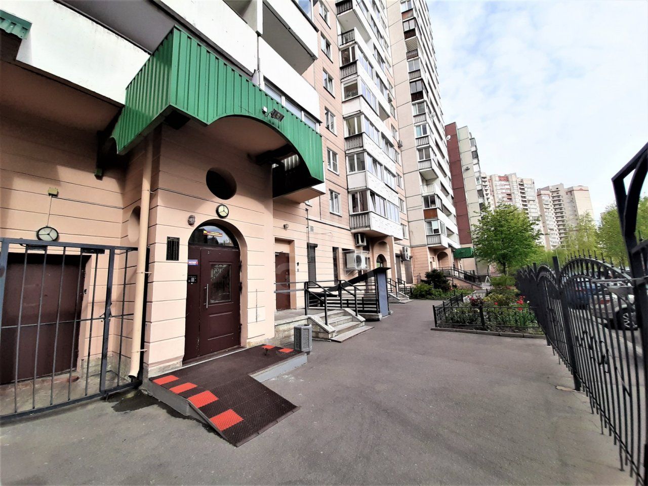 двухкомнатная квартира в Санкт-Петербурге по адресу: Комендантский проспект, 16, к 1