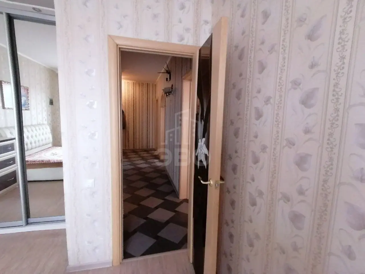 трехкомнатная квартира в Санкт-Петербурге по адресу: Кузнецова проспект, 14, к 2