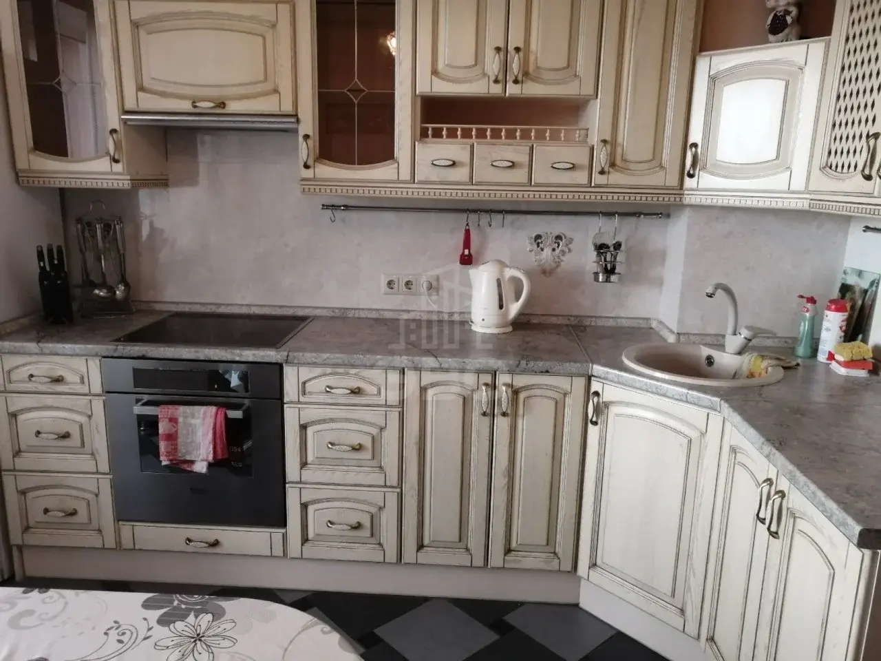трехкомнатная квартира в Санкт-Петербурге по адресу: Кузнецова проспект, 14, к 2
