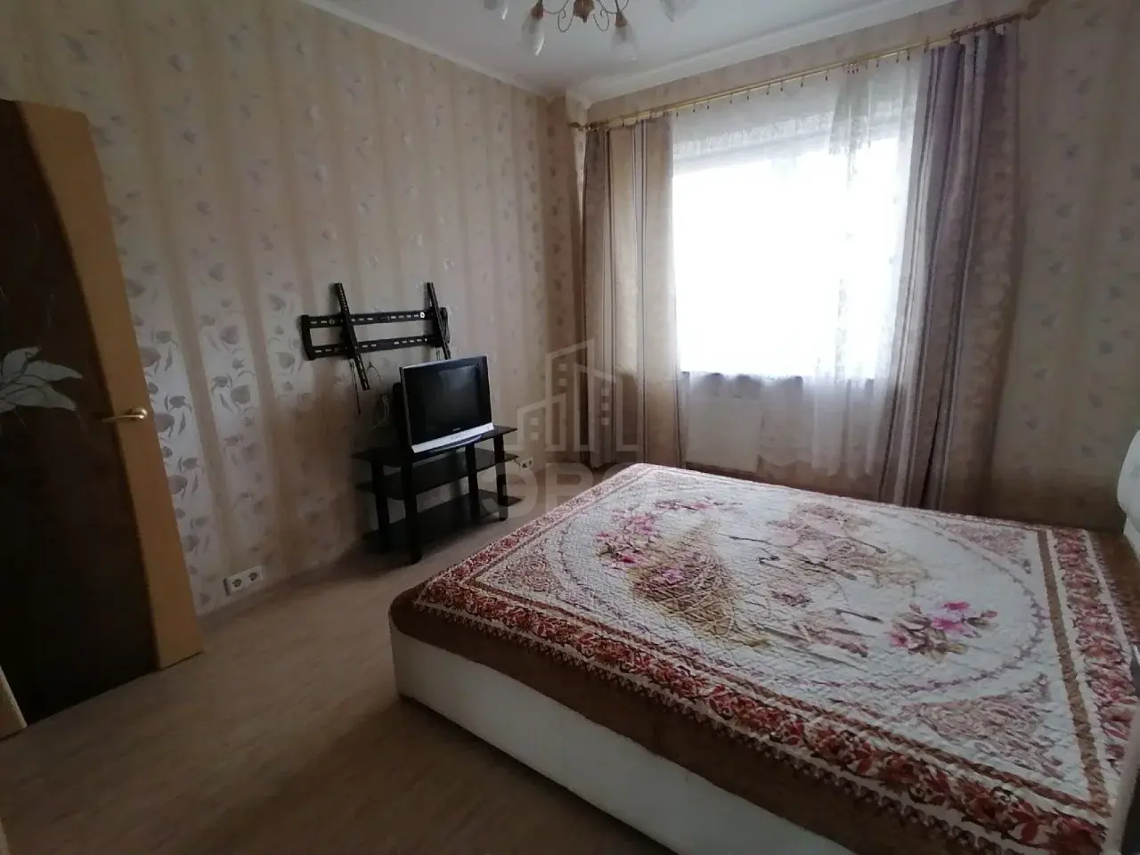 трехкомнатная квартира в Санкт-Петербурге по адресу: Кузнецова проспект, 14, к 2