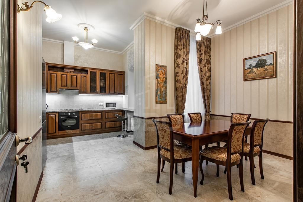 четырехкомнатная квартира в Санкт-Петербурге по адресу: Греческий проспект, 12