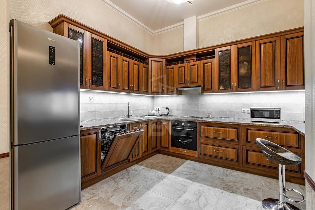 четырехкомнатная квартира в Санкт-Петербурге по адресу: Греческий проспект, 12