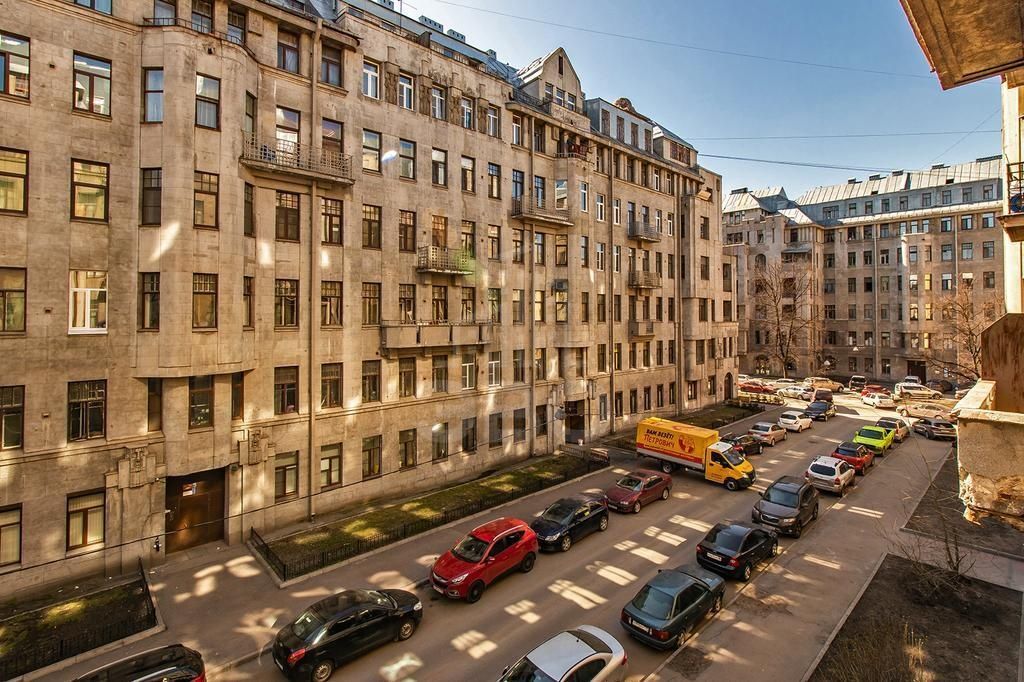 четырехкомнатная квартира в Санкт-Петербурге по адресу: Греческий проспект, 12