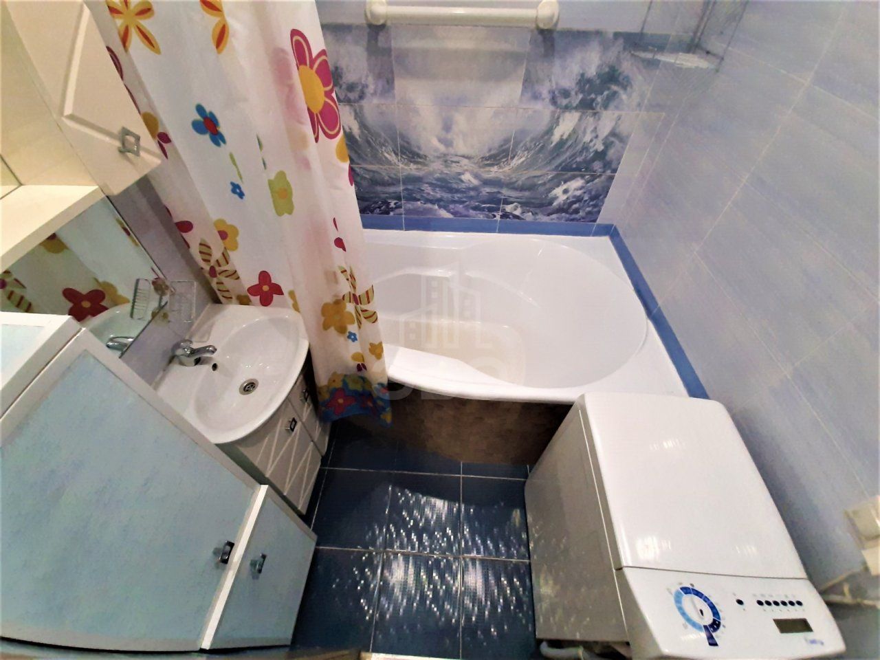 трехкомнатная квартира в Санкт-Петербурге по адресу: Кораблестроителей ул., 19, к 1