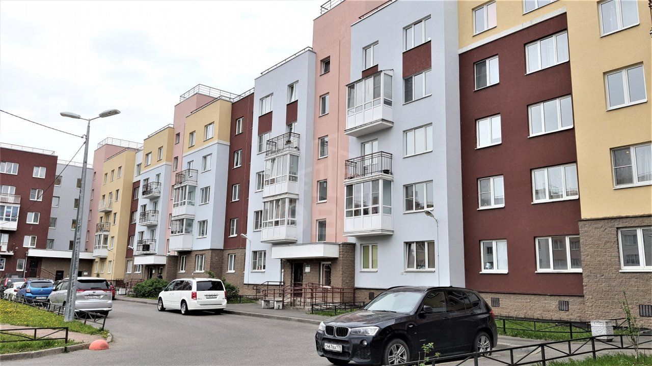 однокомнатная квартира в Санкт-Петербурге по адресу: Юнтоловский проспект, 49, к 4