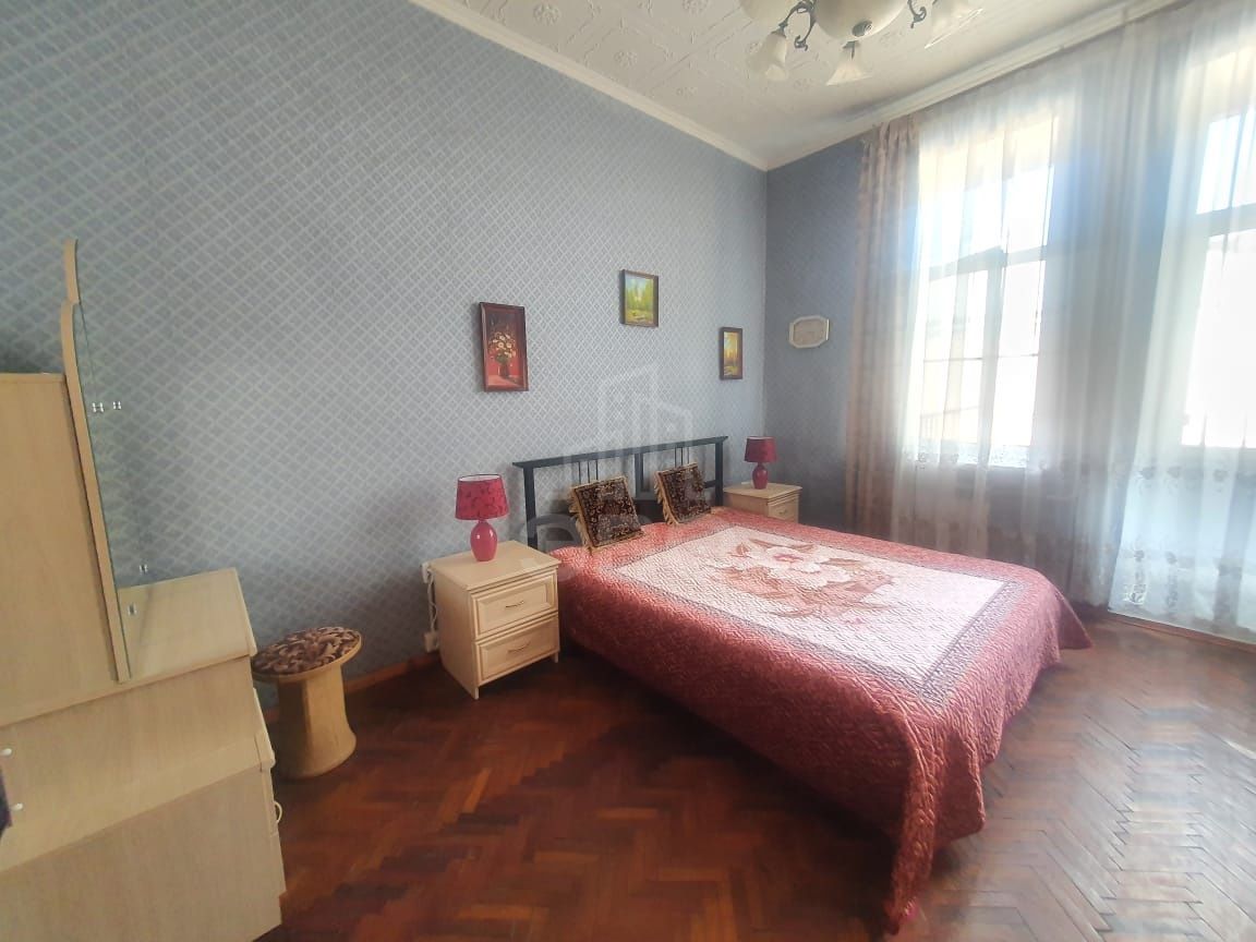 трехкомнатная квартира в Санкт-Петербурге по адресу: Маяковского ул., 1/96