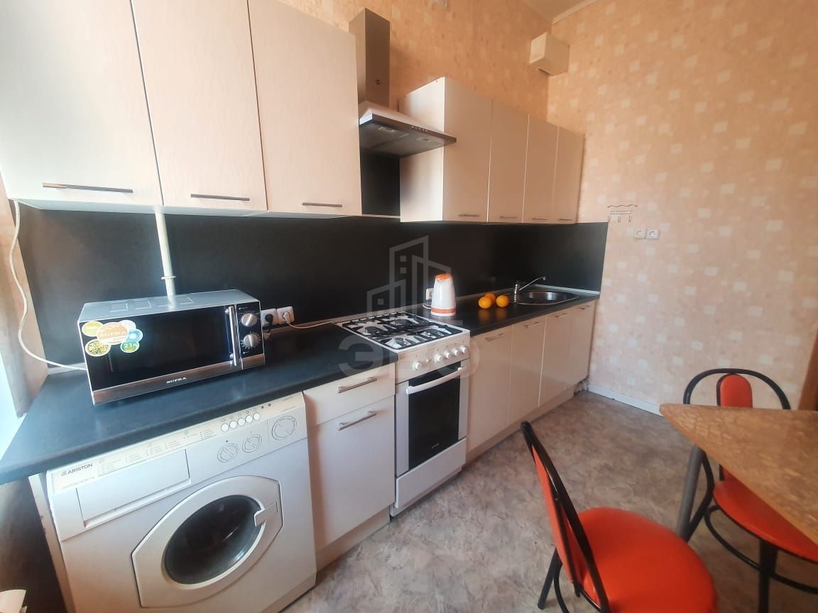 трехкомнатная квартира в Санкт-Петербурге по адресу: Маяковского ул., 1/96