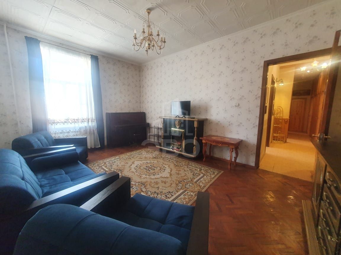 трехкомнатная квартира в Санкт-Петербурге по адресу: Маяковского ул., 1/96