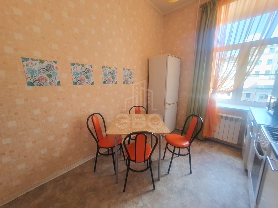 трехкомнатная квартира в Санкт-Петербурге по адресу: Маяковского ул., 1/96