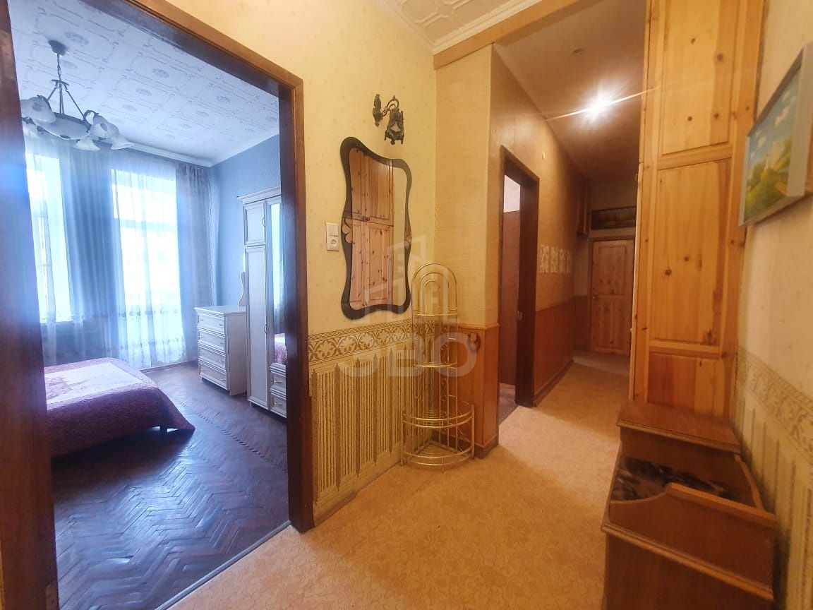 трехкомнатная квартира в Санкт-Петербурге по адресу: Маяковского ул., 1/96