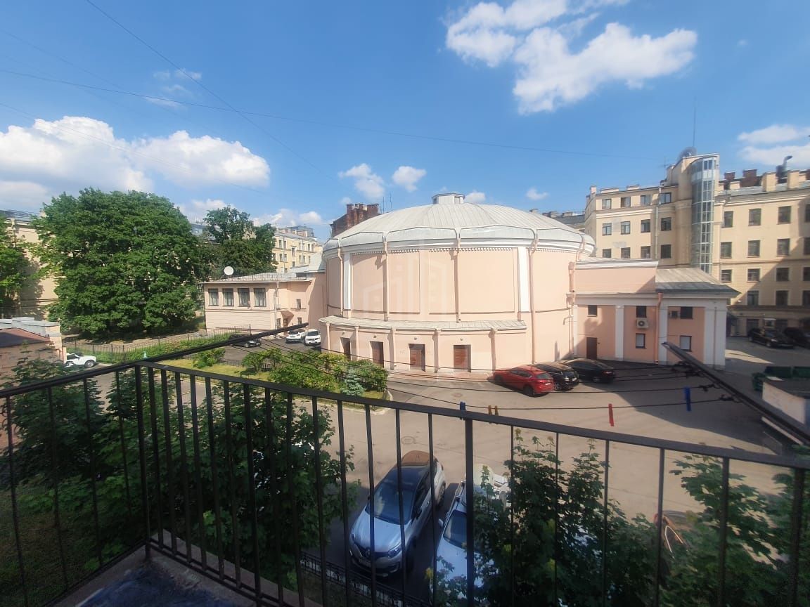 трехкомнатная квартира в Санкт-Петербурге по адресу: Маяковского ул., 1/96