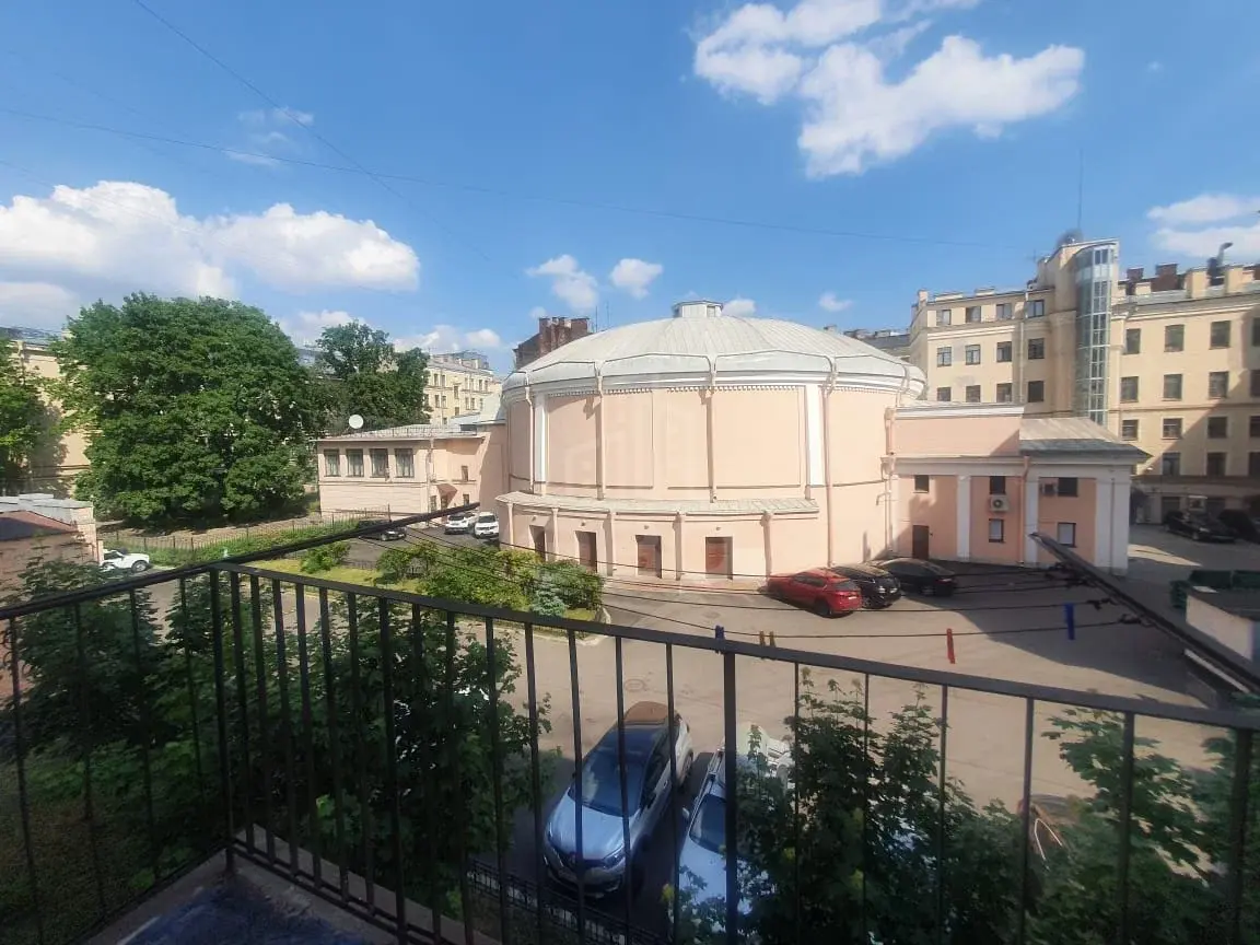 трехкомнатная квартира в Санкт-Петербурге по адресу: Маяковского ул., 1/96
