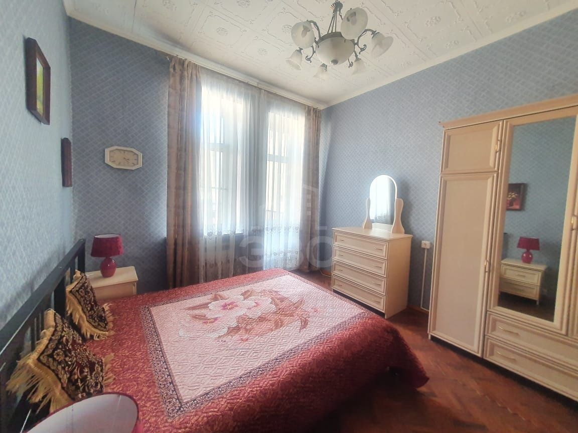 трехкомнатная квартира в Санкт-Петербурге по адресу: Маяковского ул., 1/96