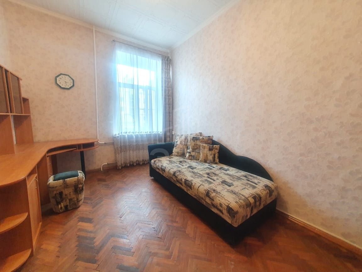 трехкомнатная квартира в Санкт-Петербурге по адресу: Маяковского ул., 1/96