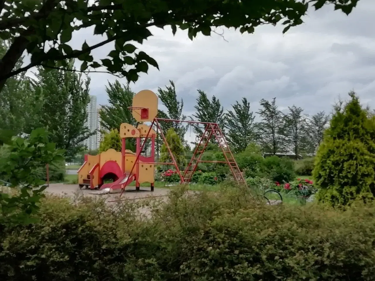 трехкомнатная квартира в Санкт-Петербурге по адресу: Бухарестская ул., 110, к 1