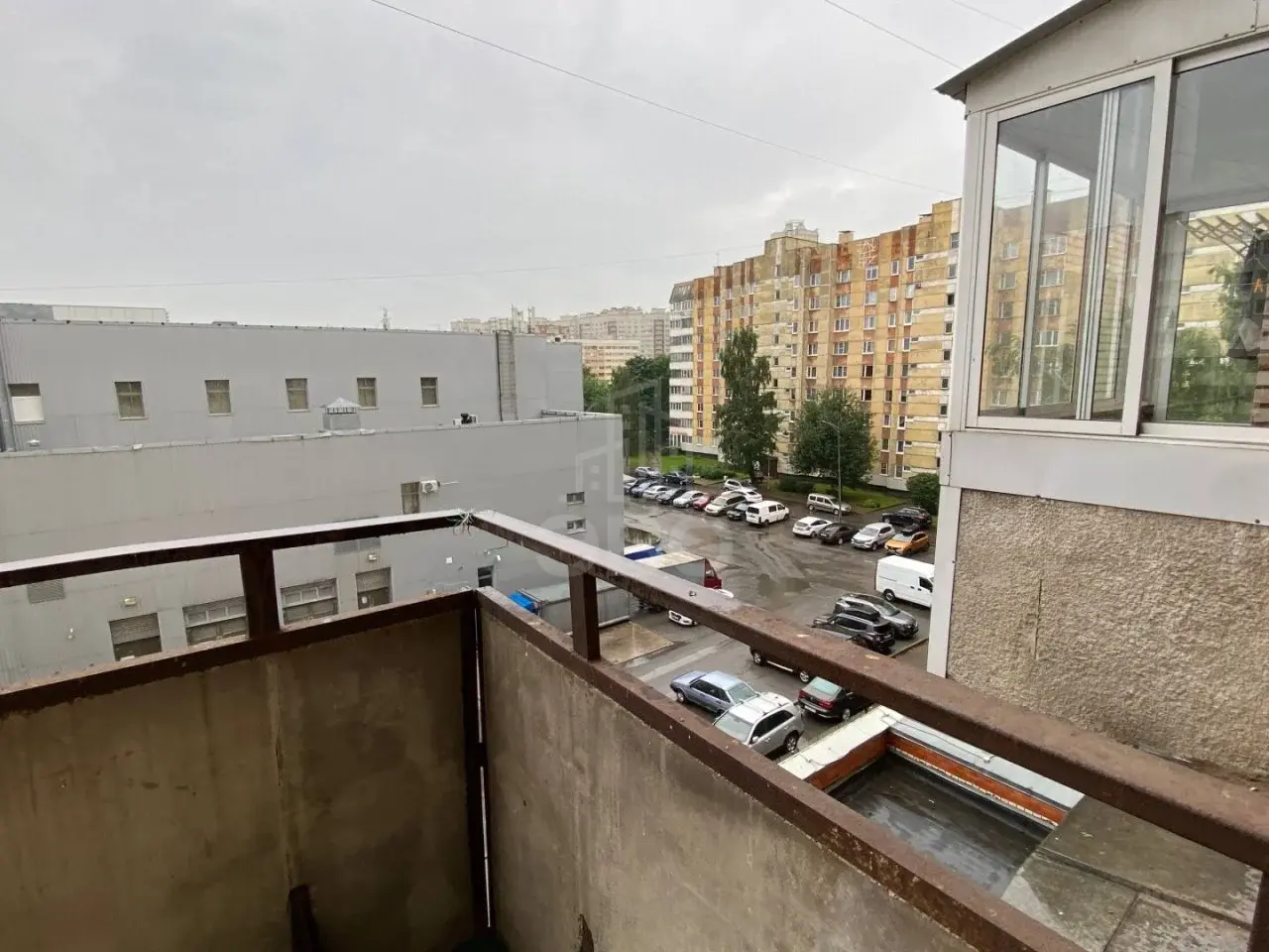 трехкомнатная квартира в Санкт-Петербурге по адресу: Маршала Жукова проспект, 35, к 3