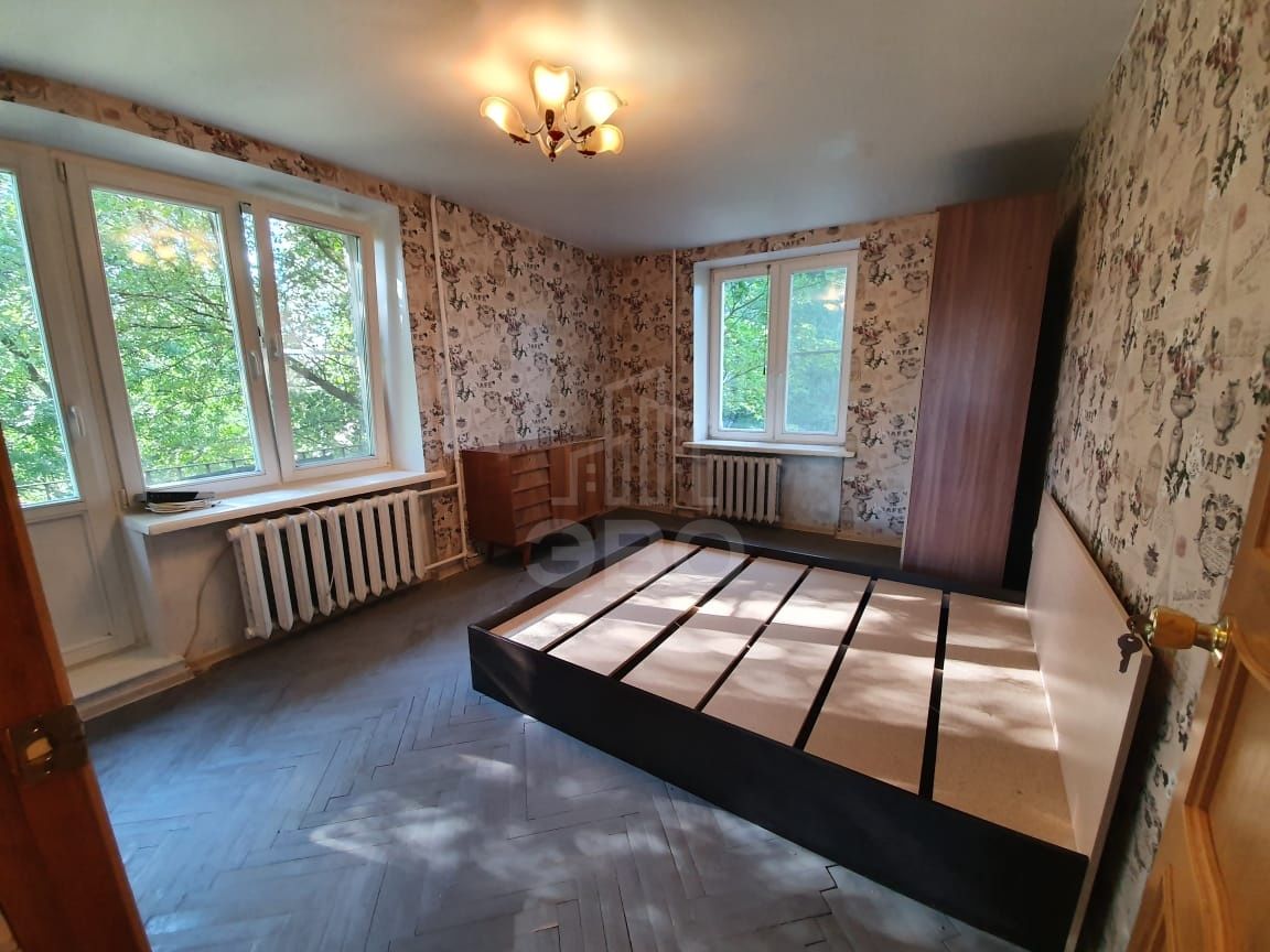 трехкомнатная квартира в Санкт-Петербурге по адресу: Тамбасова ул., 30, к 1