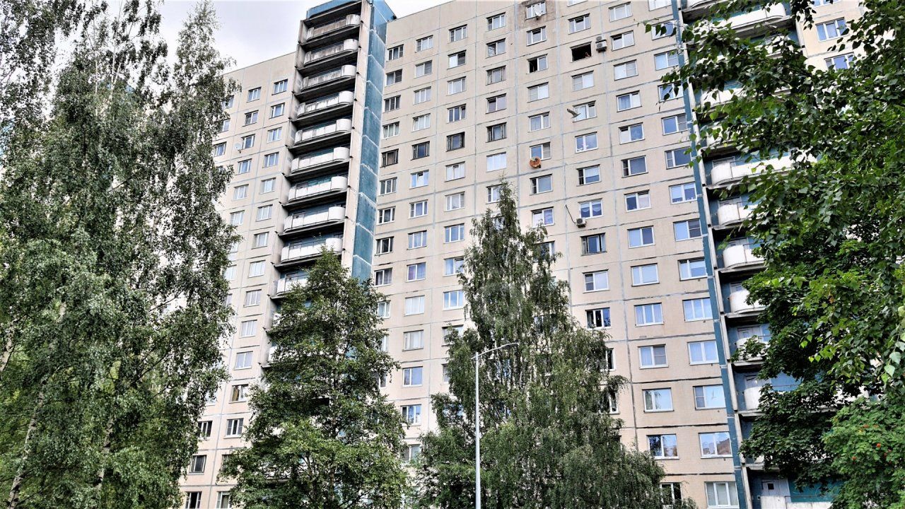 трехкомнатная квартира в Санкт-Петербурге по адресу: Комендантский проспект, 20, к 2