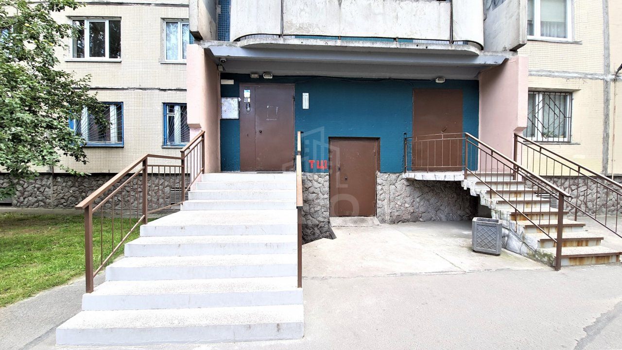 трехкомнатная квартира в Санкт-Петербурге по адресу: Комендантский проспект, 20, к 2