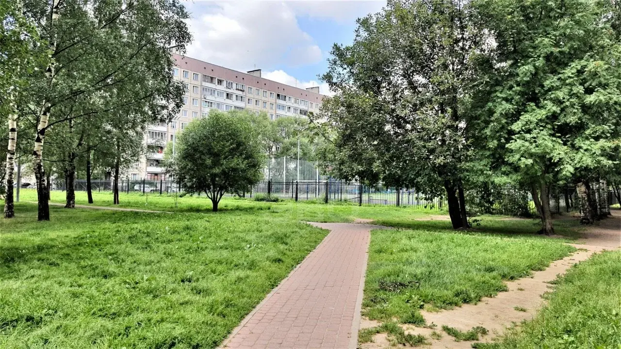 трехкомнатная квартира в Санкт-Петербурге по адресу: Комендантский проспект, 20, к 2