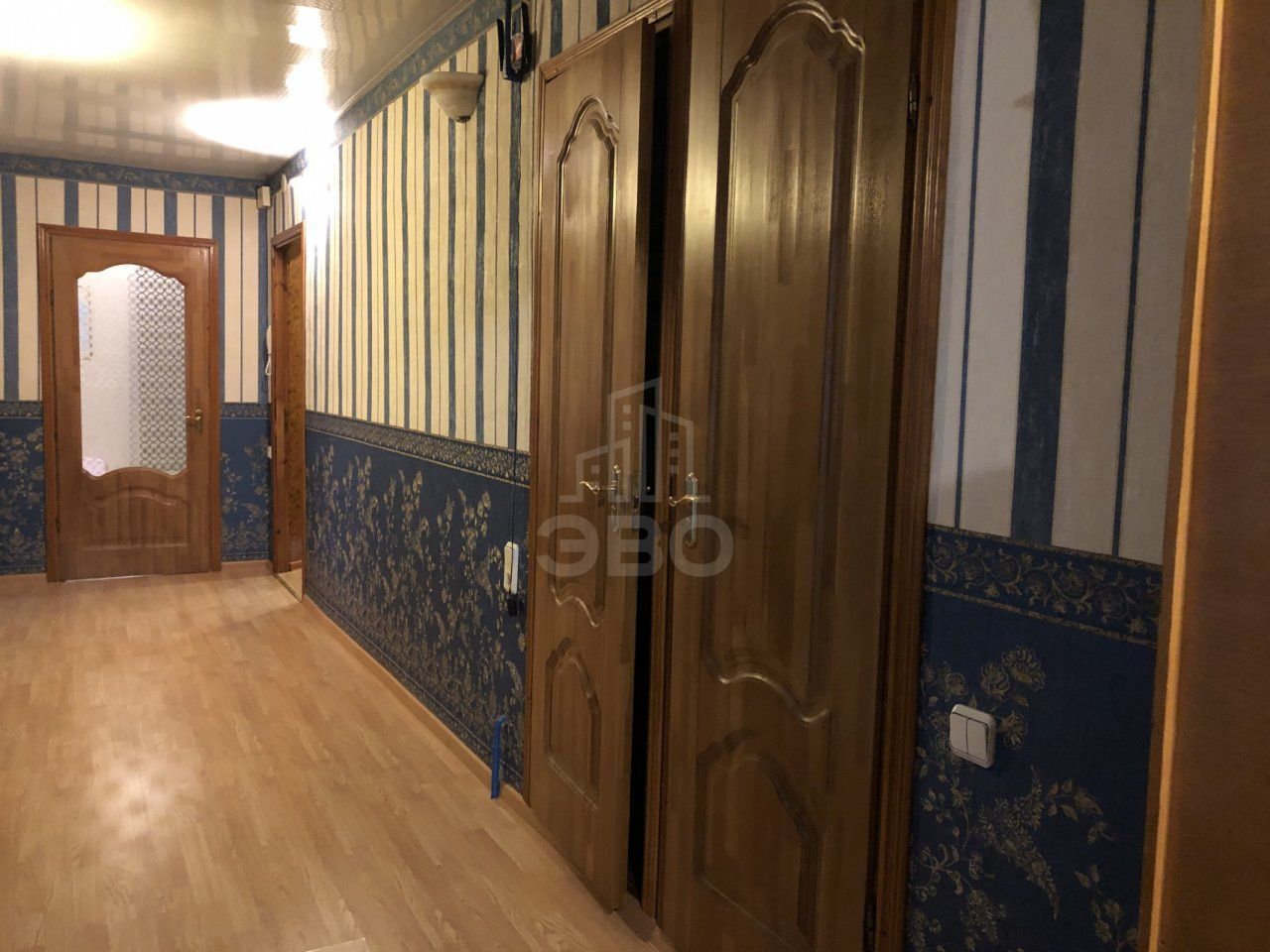 трехкомнатная квартира в Санкт-Петербурге по адресу: Карпинского ул., 27, к 2