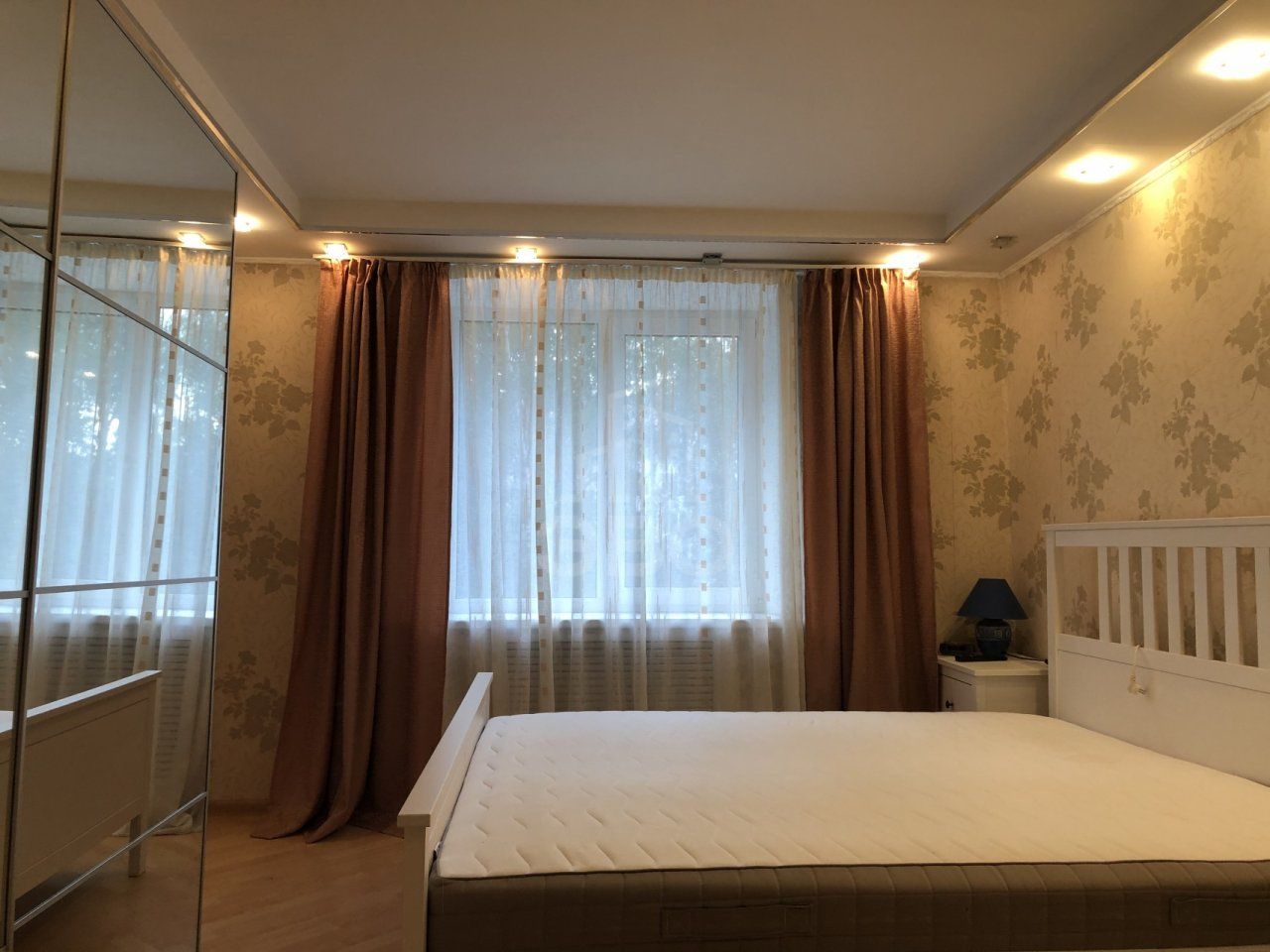 трехкомнатная квартира в Санкт-Петербурге по адресу: Карпинского ул., 27, к 2