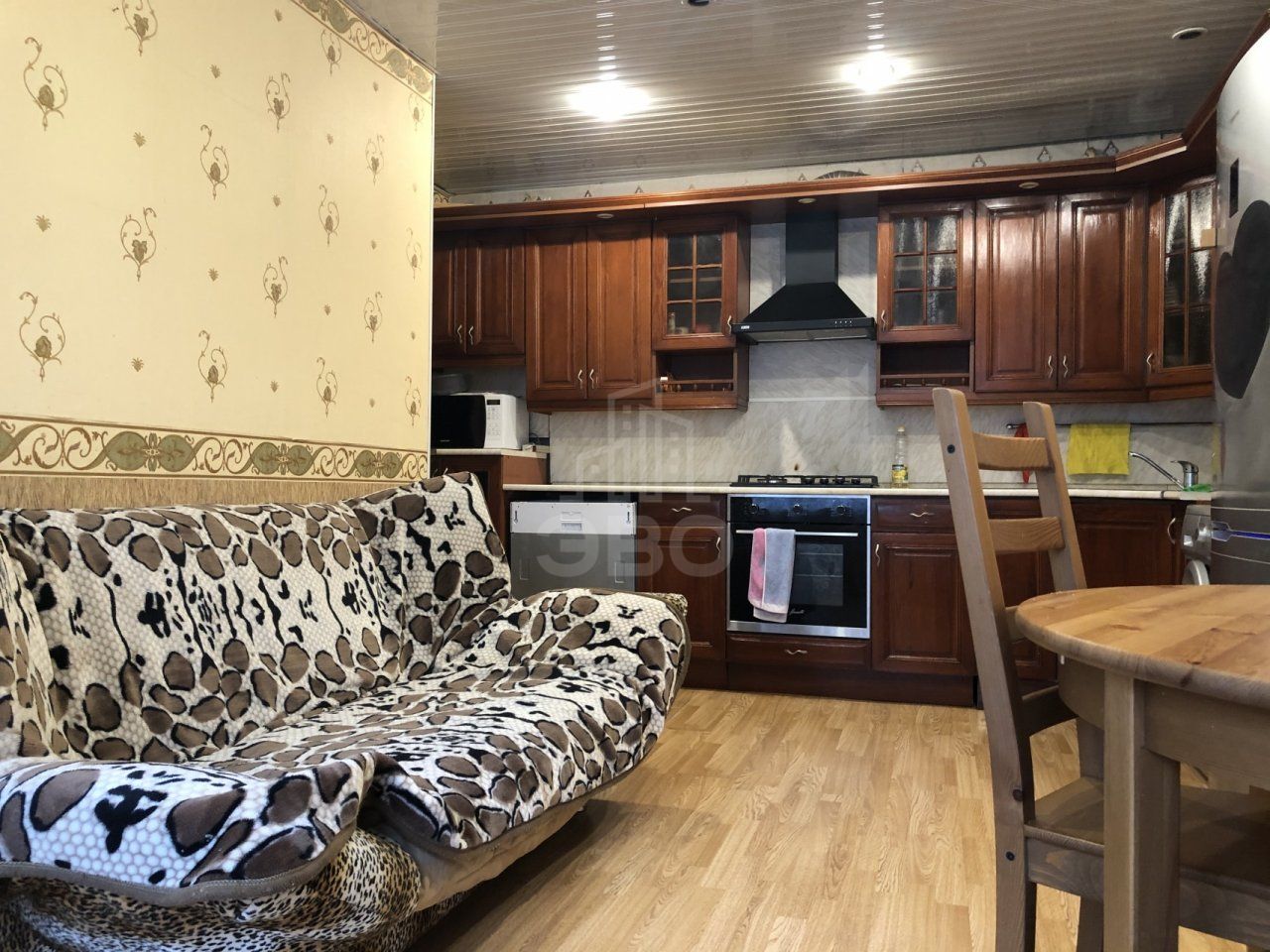 трехкомнатная квартира в Санкт-Петербурге по адресу: Карпинского ул., 27, к 2