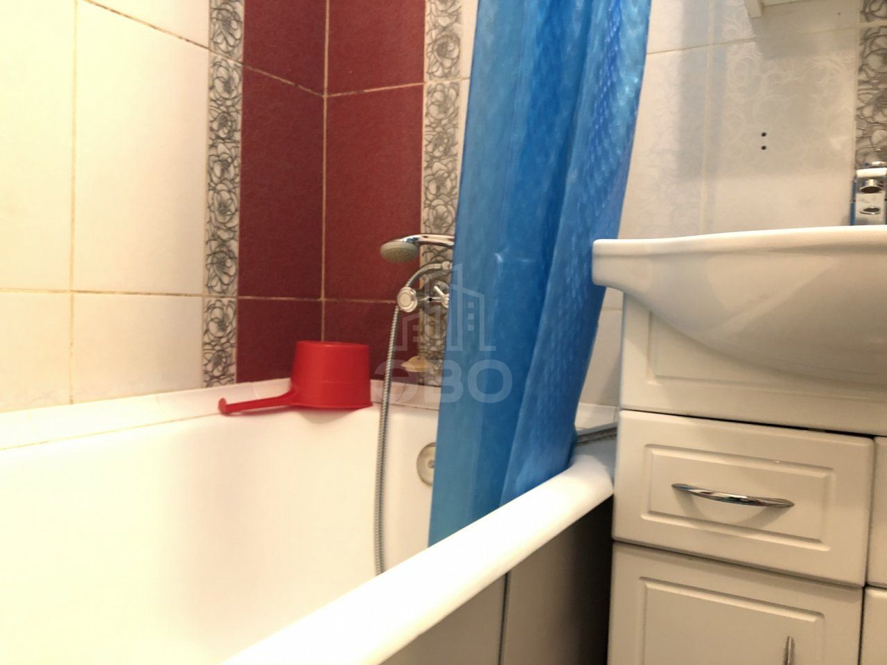 трехкомнатная квартира в Санкт-Петербурге по адресу: Карпинского ул., 27, к 2