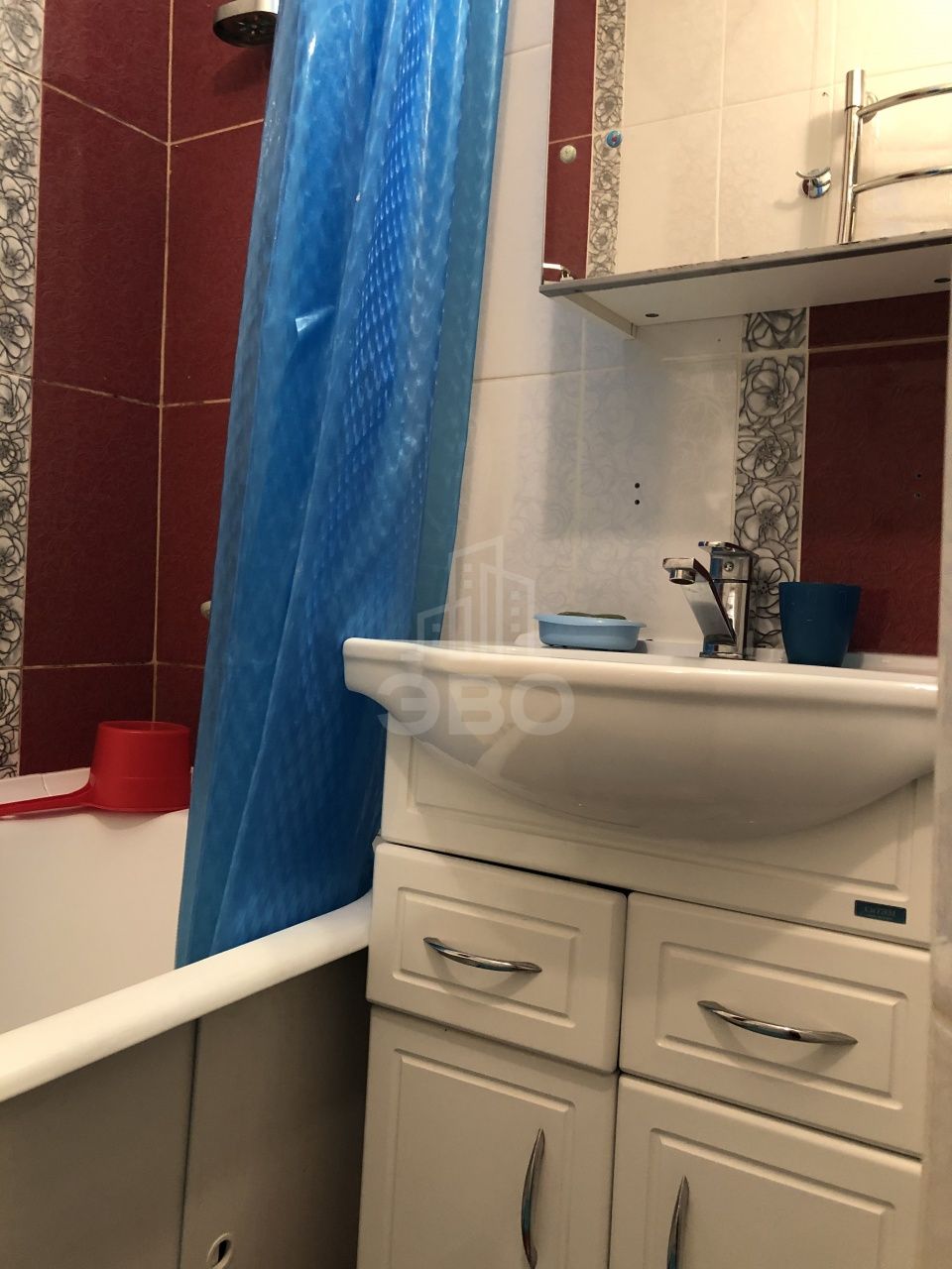 трехкомнатная квартира в Санкт-Петербурге по адресу: Карпинского ул., 27, к 2