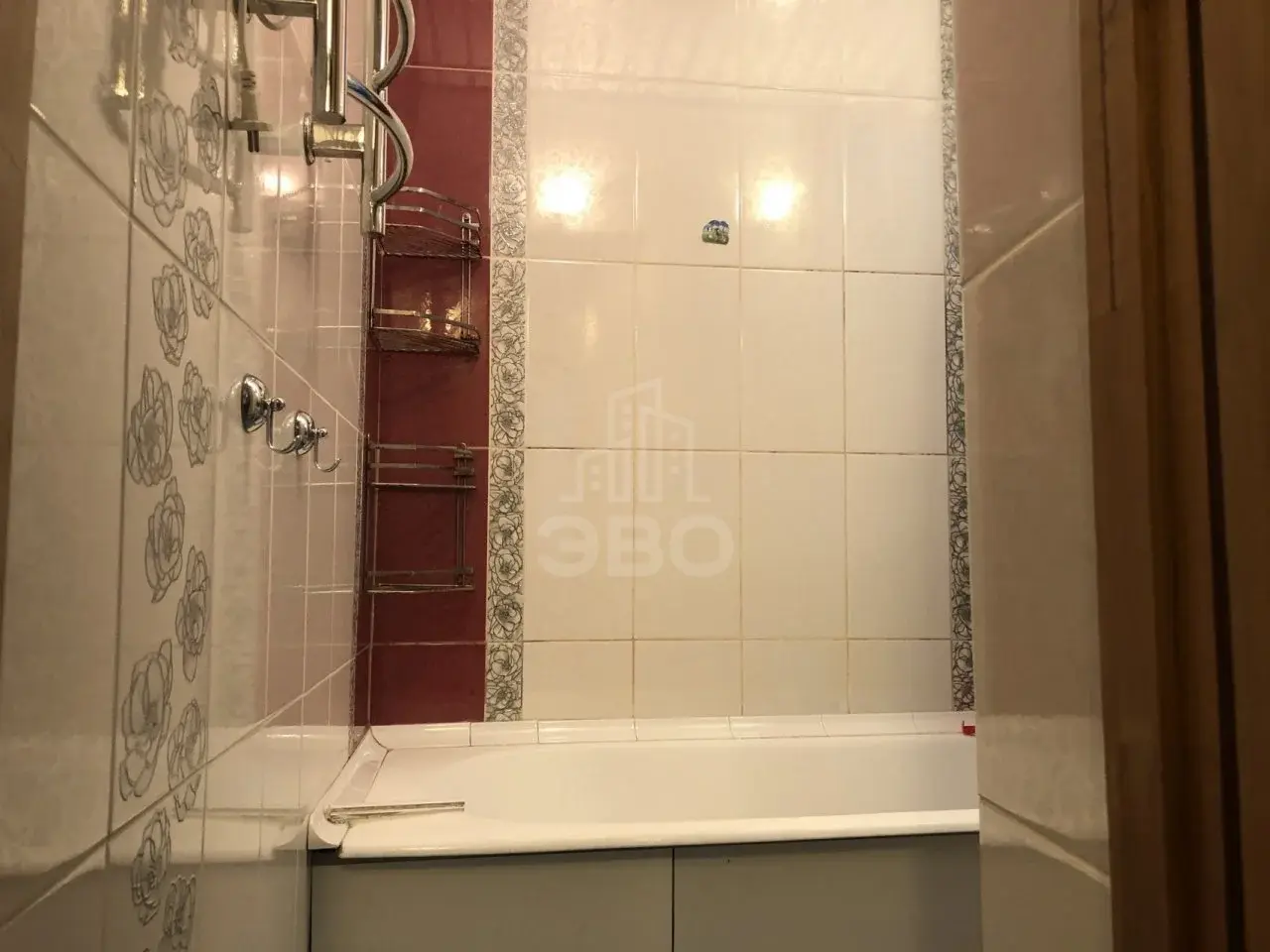 трехкомнатная квартира в Санкт-Петербурге по адресу: Карпинского ул., 27, к 2