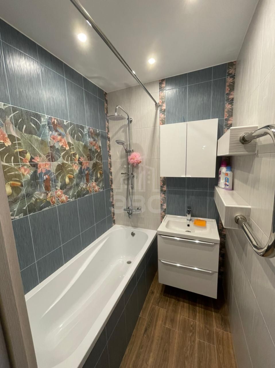 двухкомнатная квартира в Санкт-Петербурге по адресу: Ростовская  ул., 23